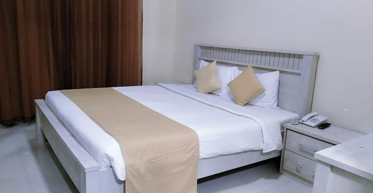 Al Khaleej Plaza Furnished Apartments Llc Adschman Exterior foto