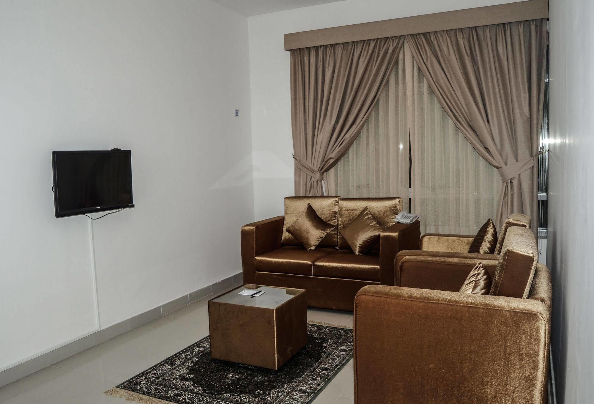 Al Khaleej Plaza Furnished Apartments Llc Adschman Exterior foto
