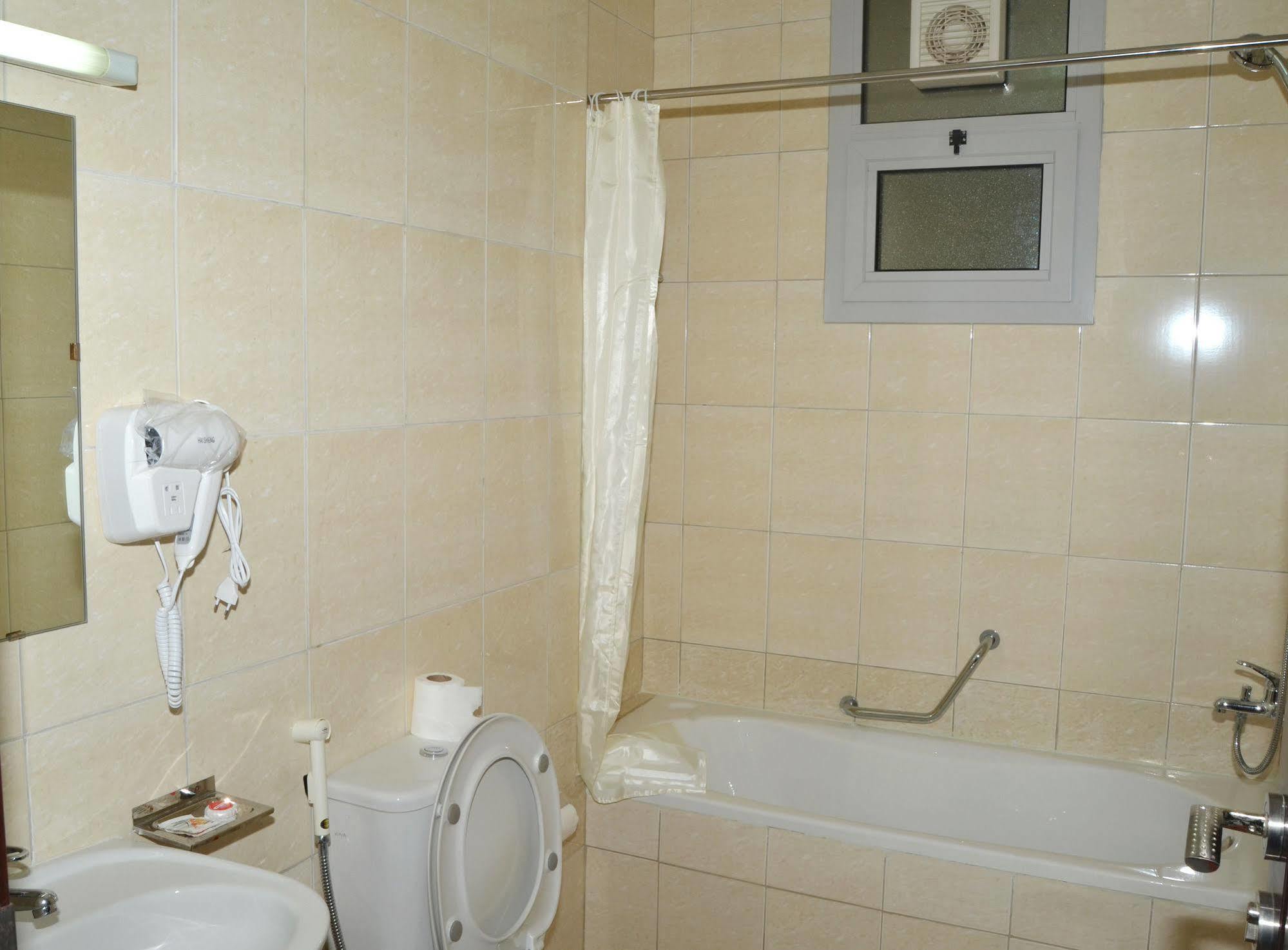 Al Khaleej Plaza Furnished Apartments Llc Adschman Exterior foto