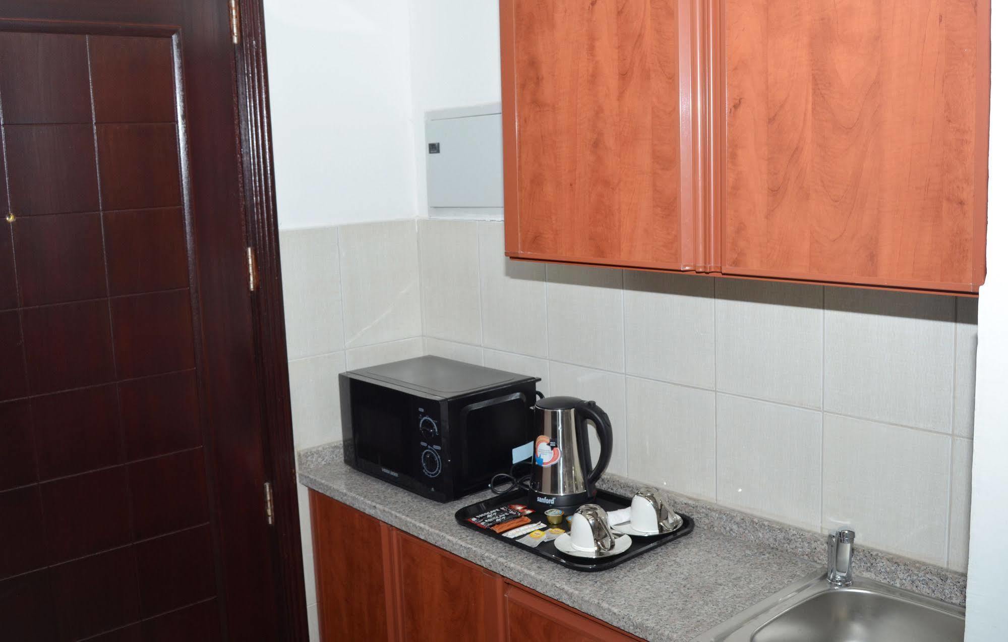 Al Khaleej Plaza Furnished Apartments Llc Adschman Exterior foto