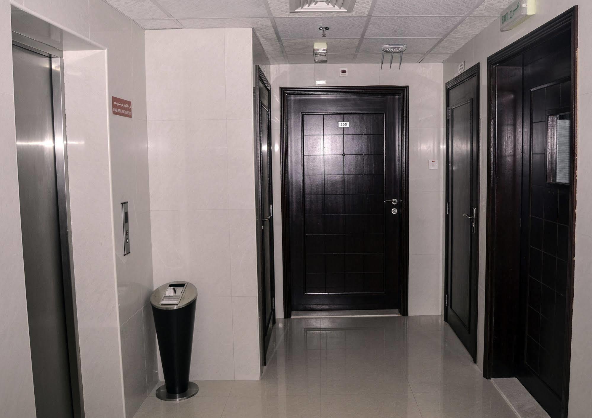 Al Khaleej Plaza Furnished Apartments Llc Adschman Exterior foto