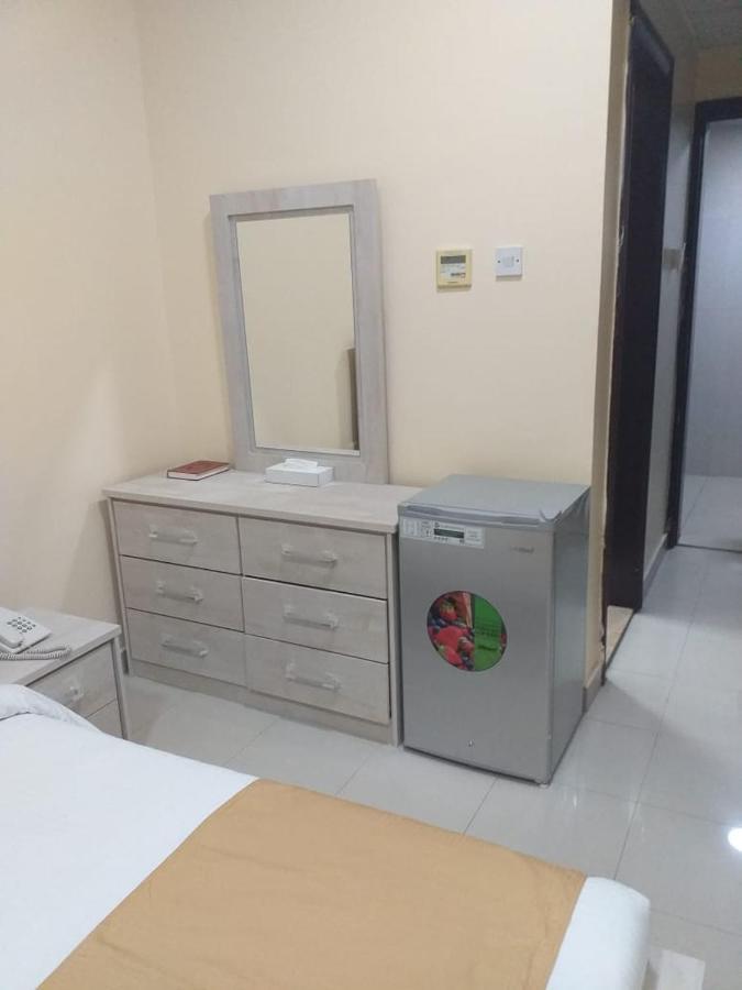 Al Khaleej Plaza Furnished Apartments Llc Adschman Exterior foto